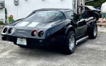 Chevrolet-corvette-1979-black-21