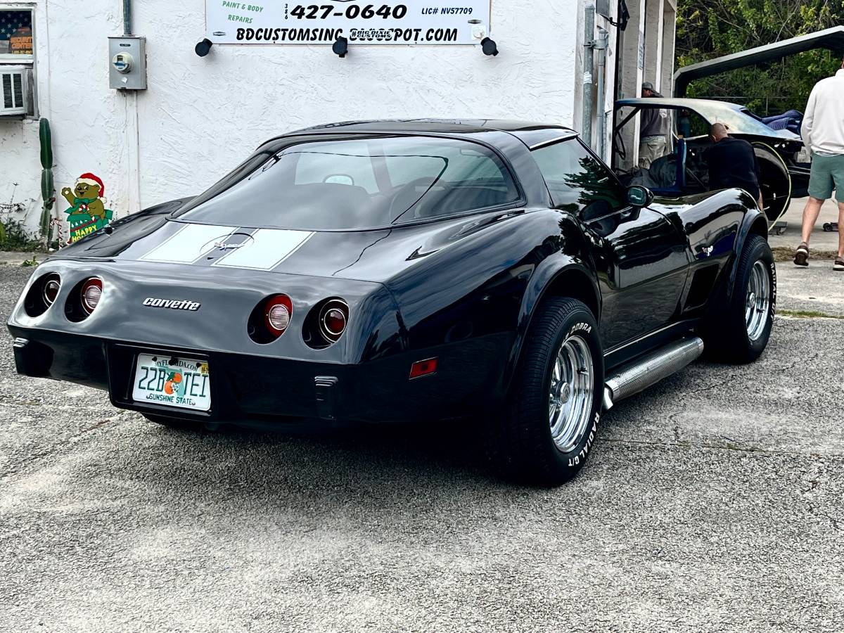 Chevrolet-corvette-1979-black-21