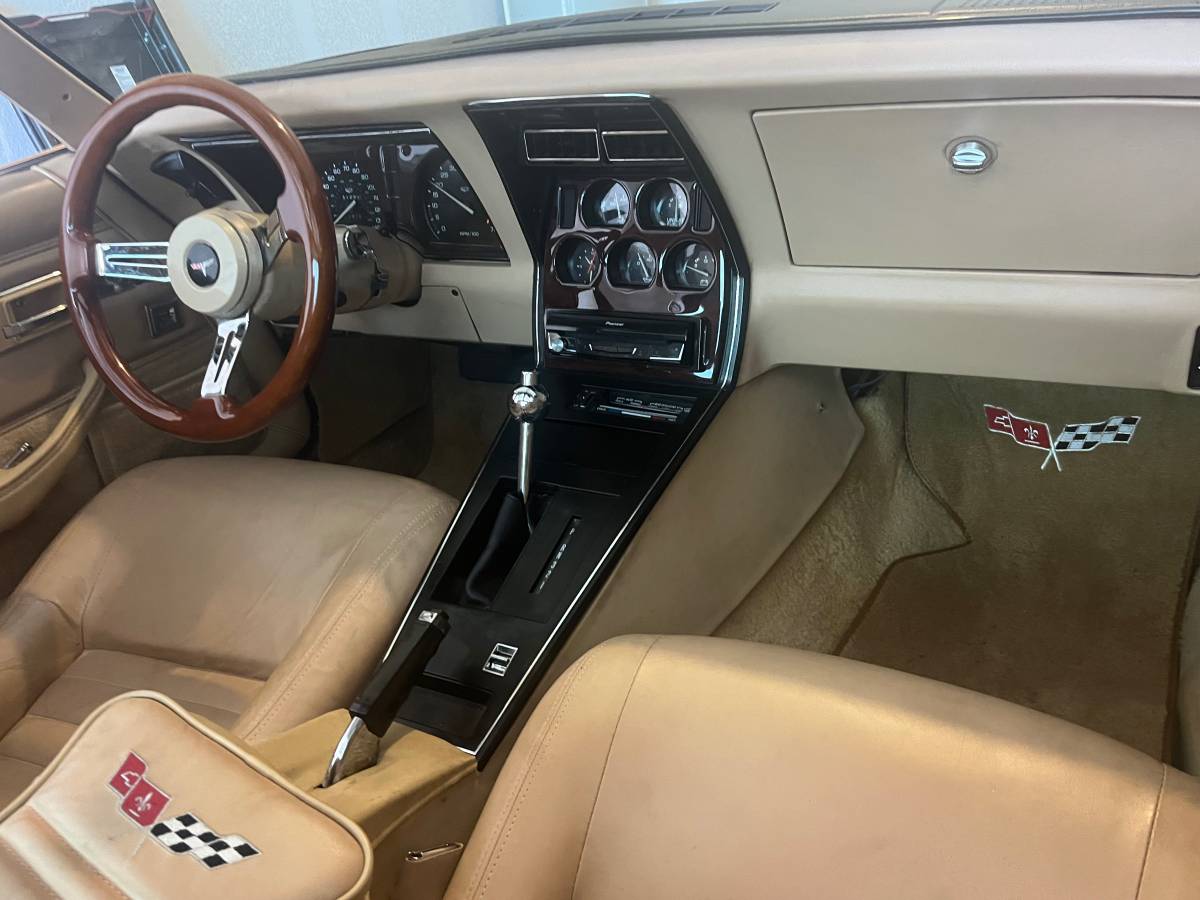 Chevrolet-corvette-1979-black-22