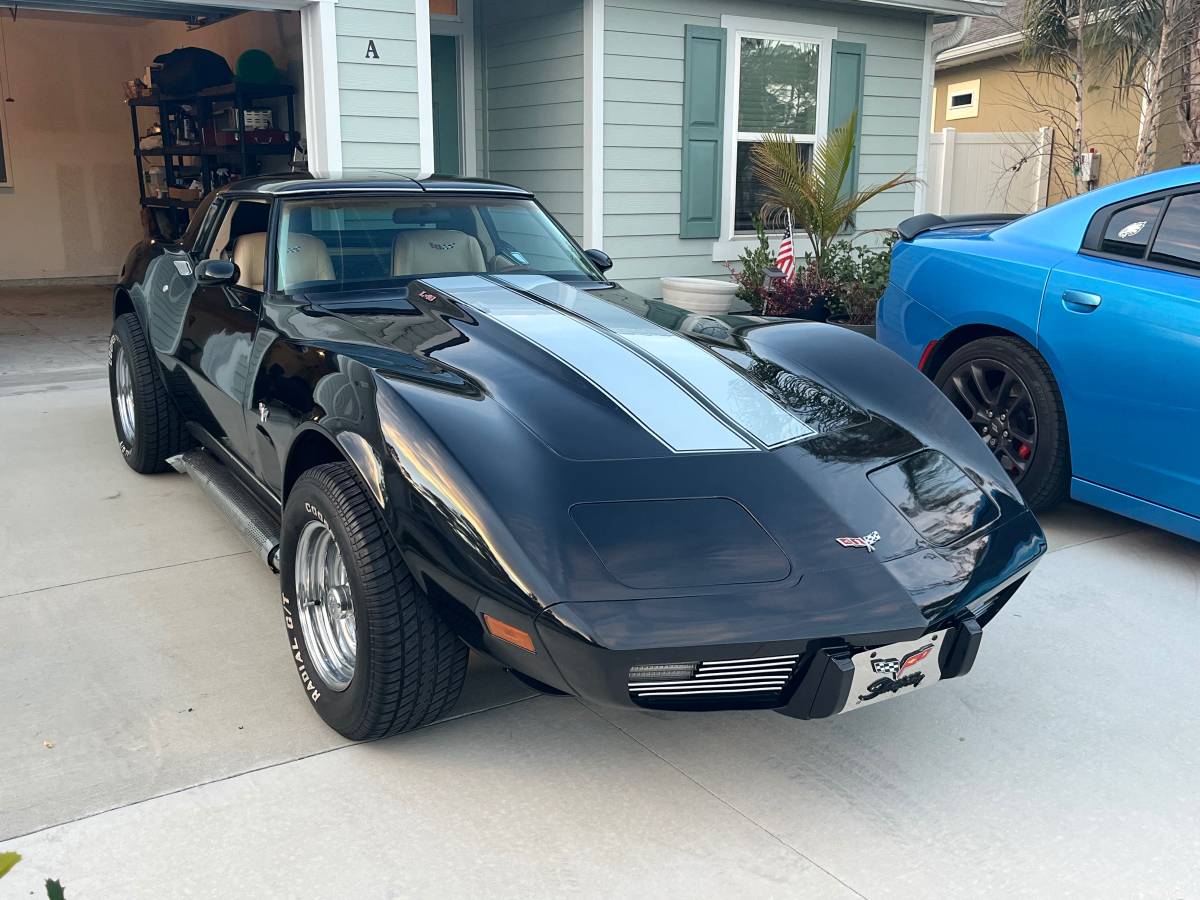 Chevrolet-corvette-1979-black-23