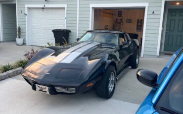 Chevrolet-corvette-1979-black-32