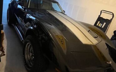 Chevrolet-corvette-1979-black-36
