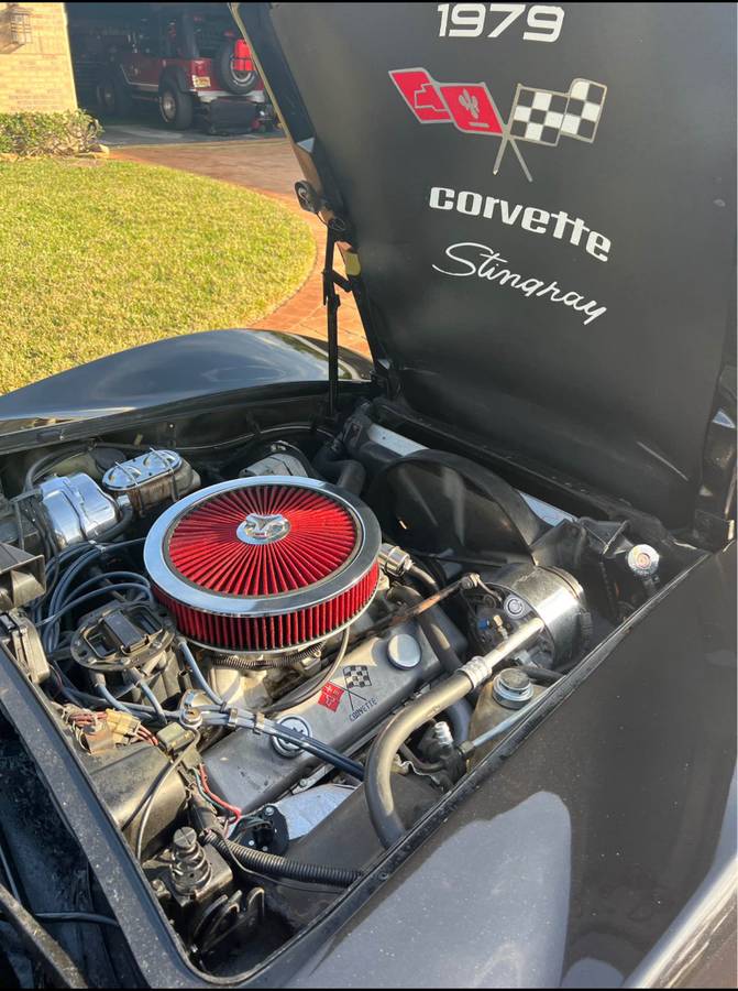 Chevrolet-corvette-1979-black-39