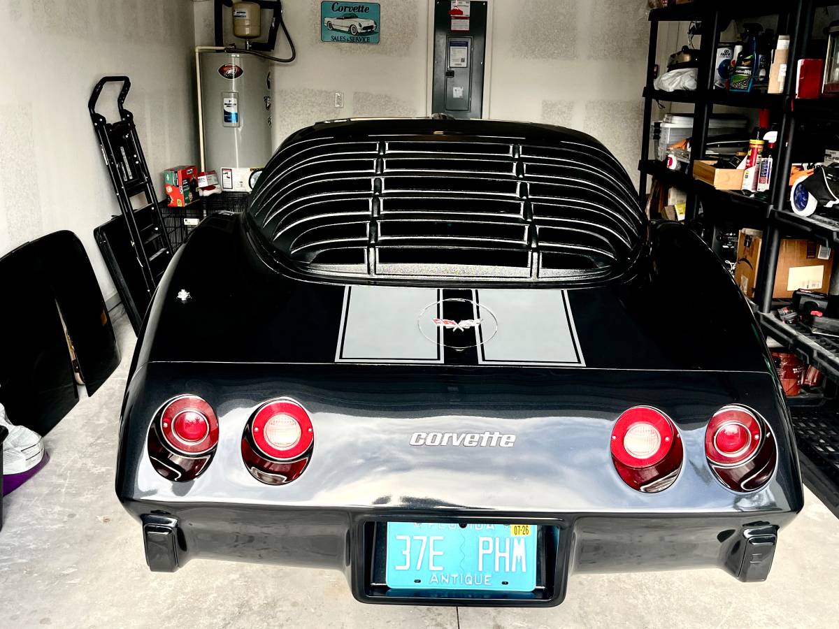 Chevrolet-corvette-1979-black-47