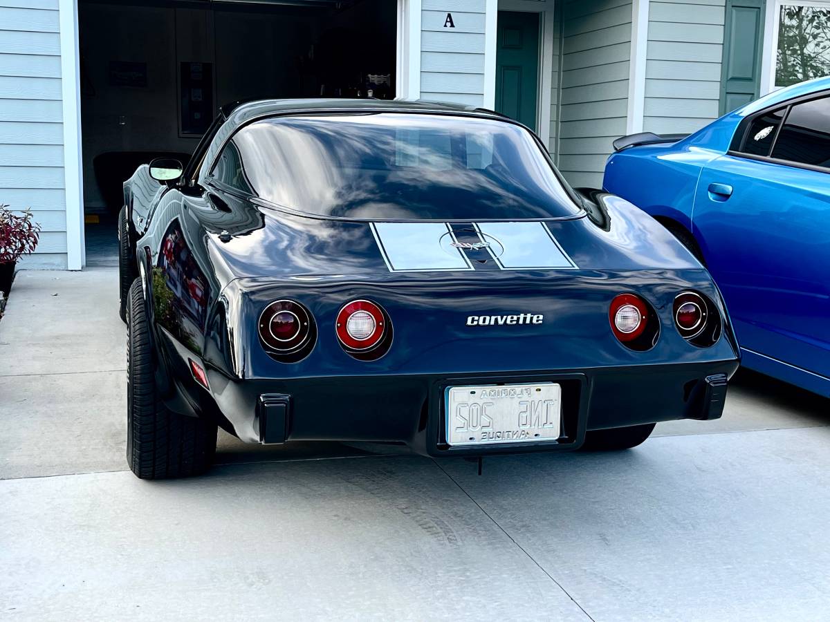 Chevrolet-corvette-1979-black-5