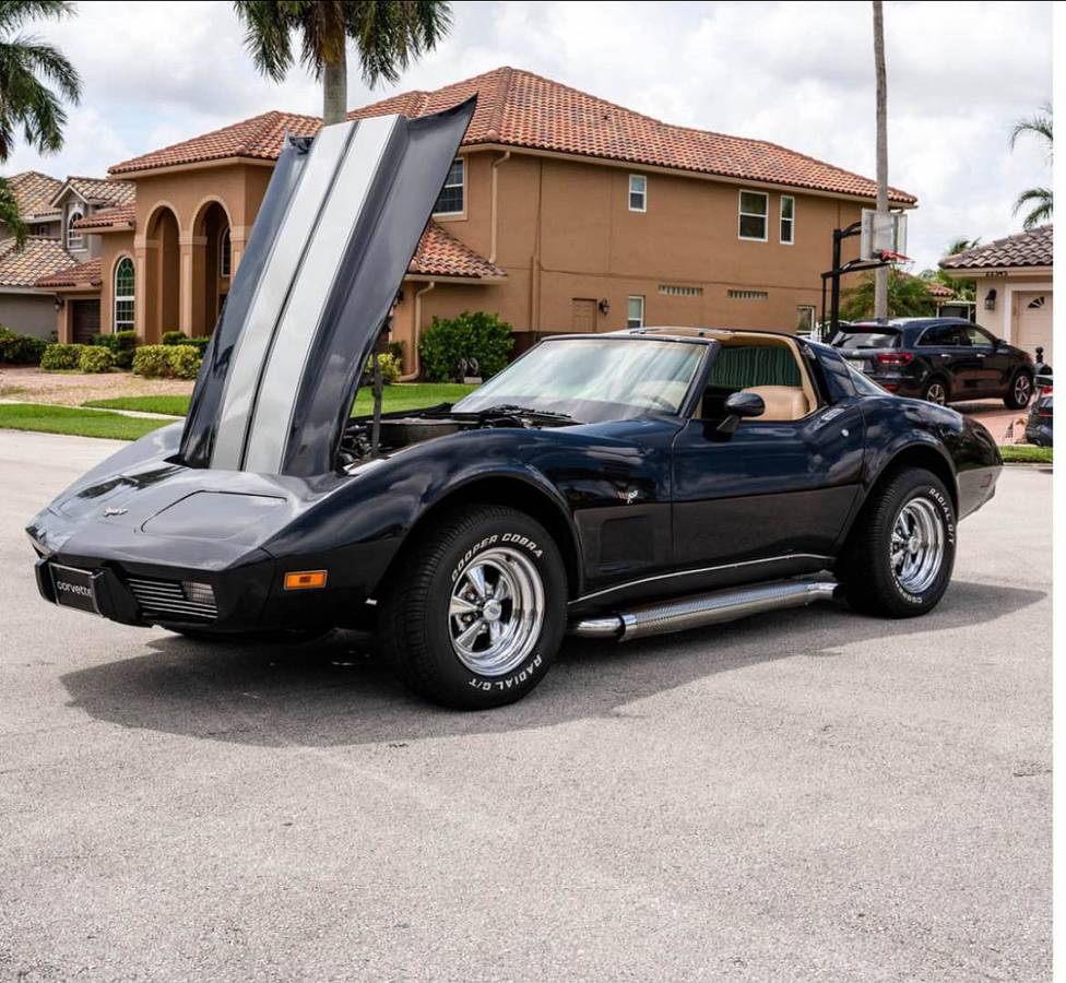 Chevrolet-corvette-1979-black-54