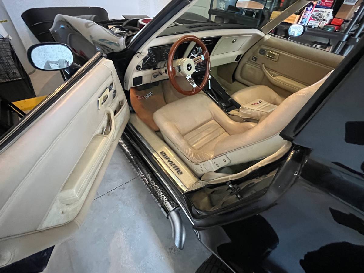 Chevrolet-corvette-1979-black-6