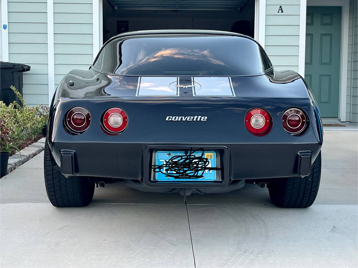 Chevrolet-corvette-1979-black-8