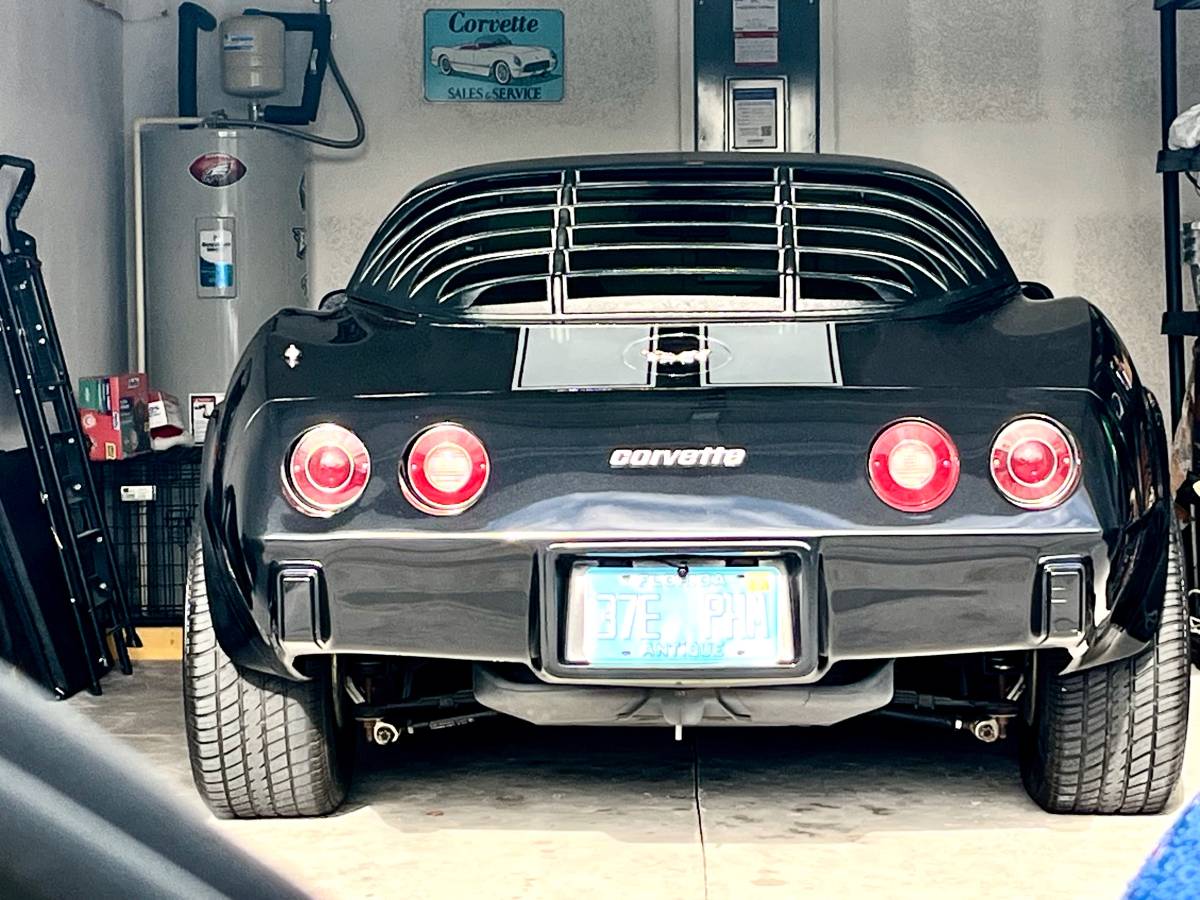 Chevrolet-corvette-1979-black-8