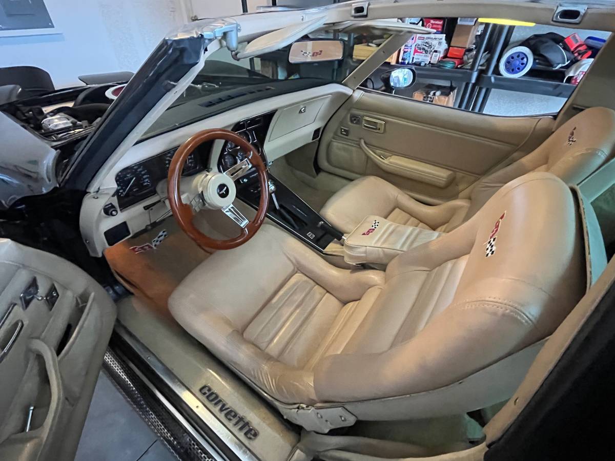 Chevrolet-corvette-1979-black-8