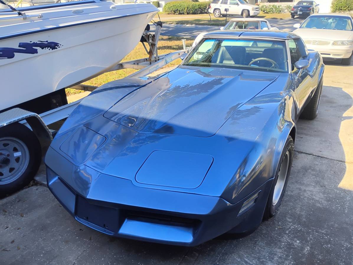 Chevrolet-corvette-1981-blue-4