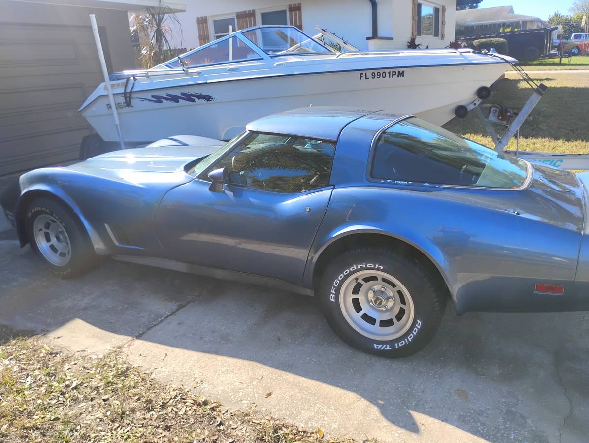 Chevrolet-corvette-1981-blue-5