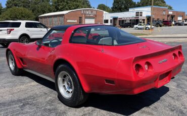 Chevrolet-corvette-1981-red-10