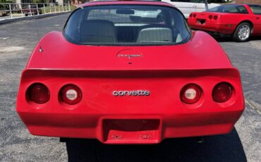 Chevrolet-corvette-1981-red-11