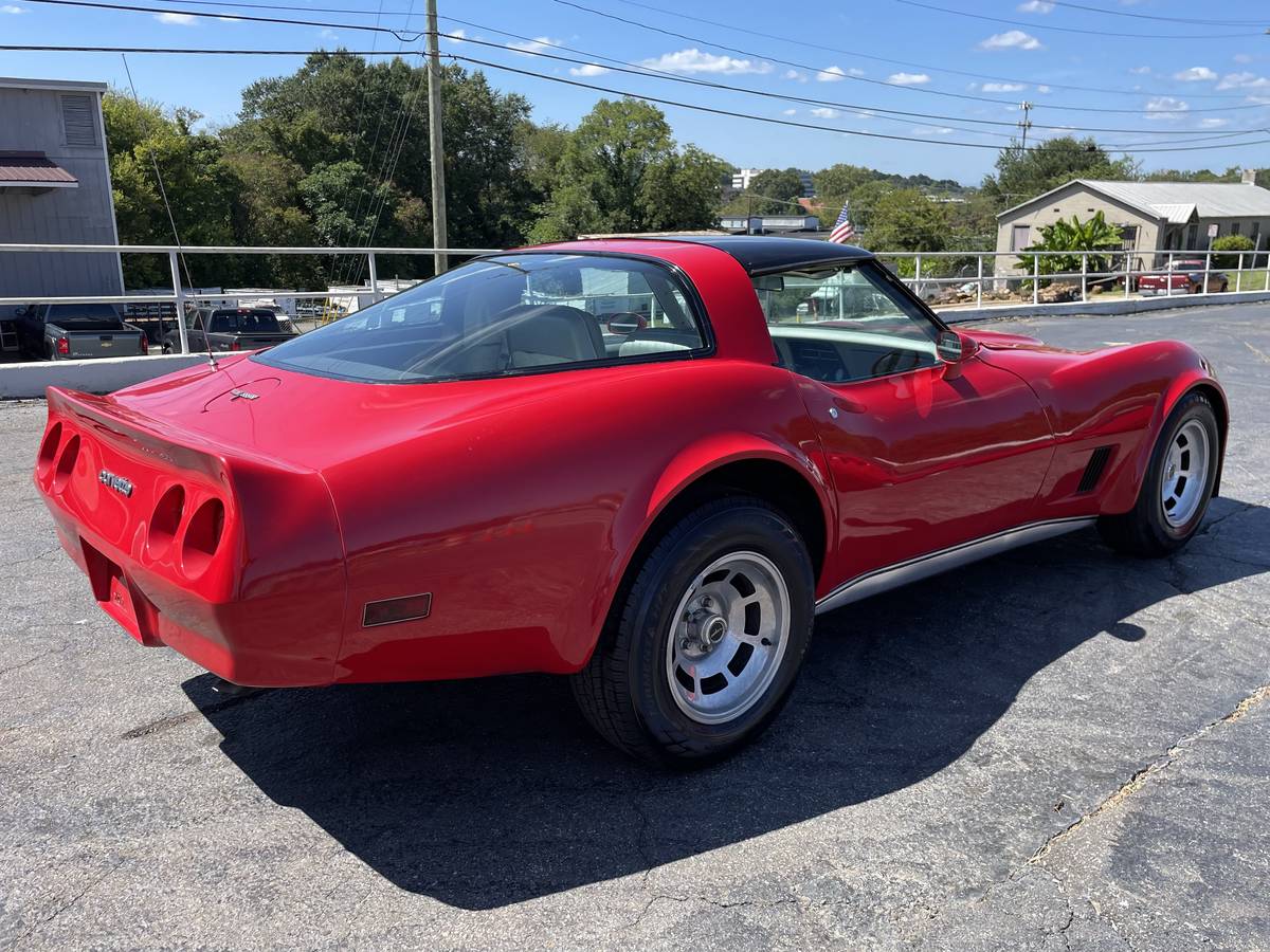 Chevrolet-corvette-1981-red-12