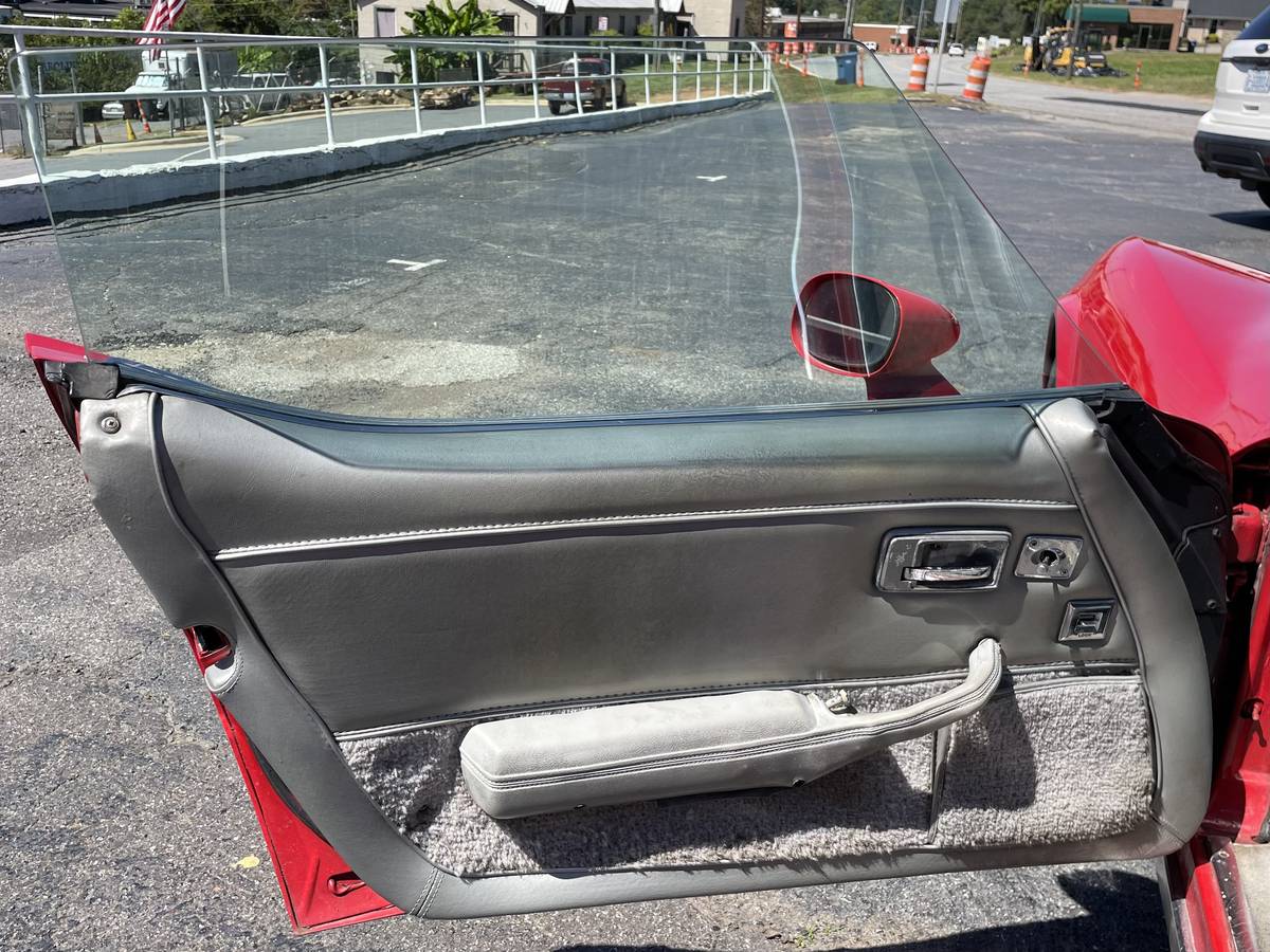 Chevrolet-corvette-1981-red-16