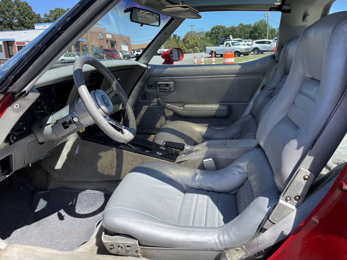 Chevrolet-corvette-1981-red-18