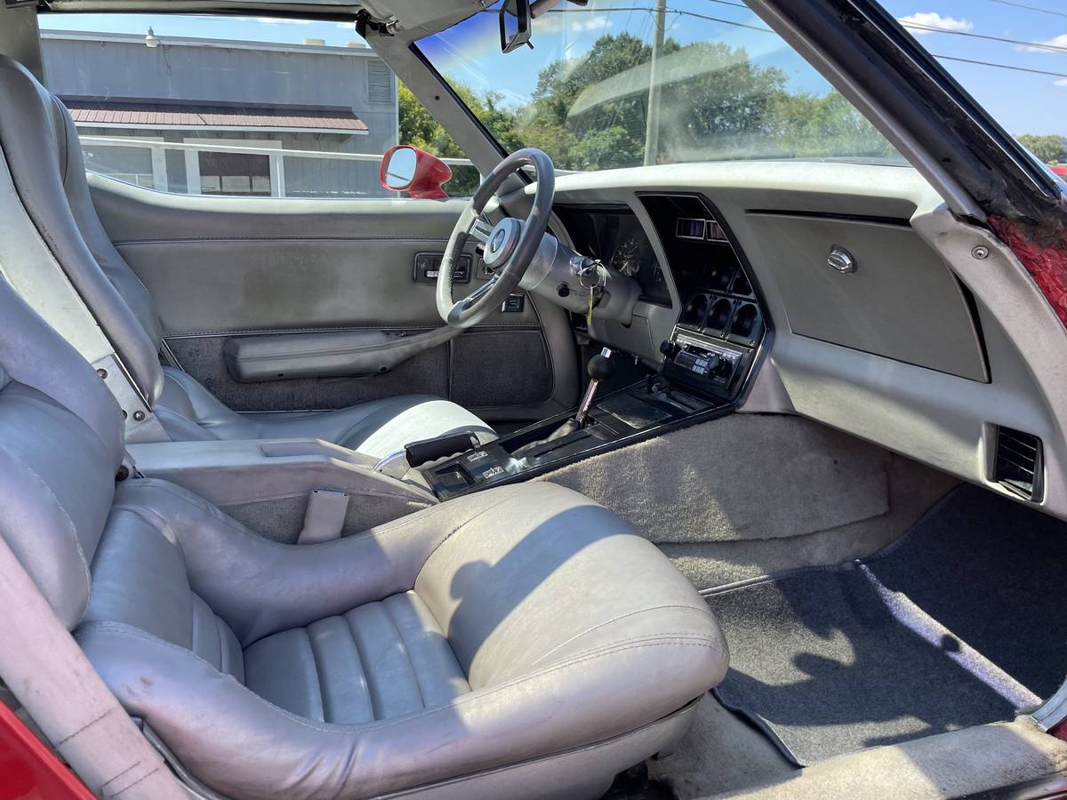 Chevrolet-corvette-1981-red-19