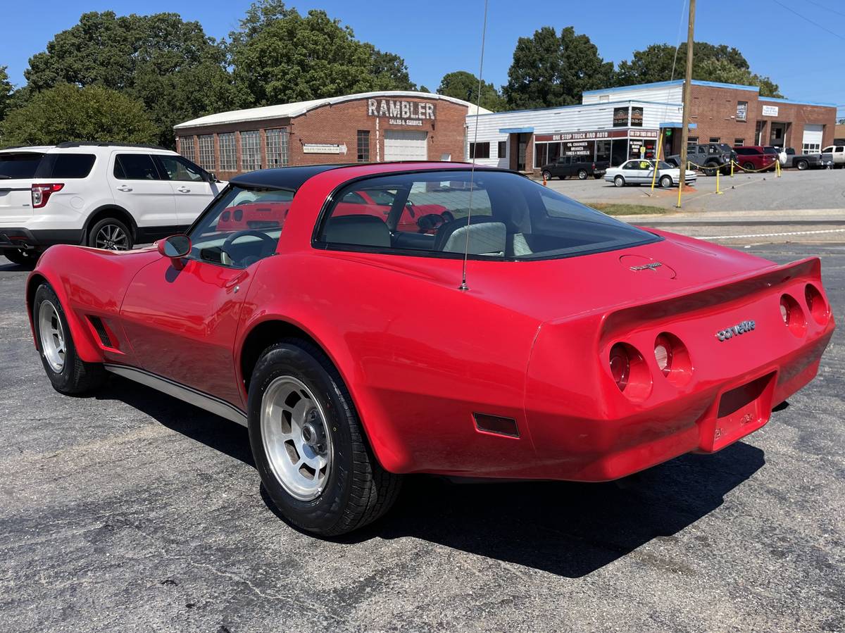 Chevrolet-corvette-1981-red-2