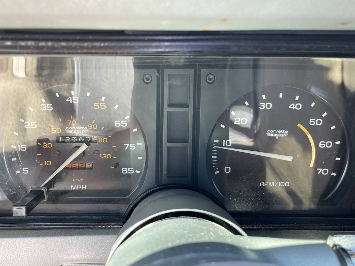 Chevrolet-corvette-1981-red-20