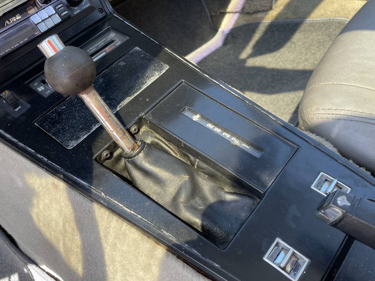 Chevrolet-corvette-1981-red-24