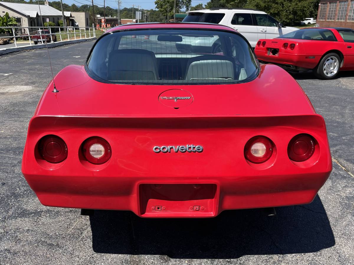 Chevrolet-corvette-1981-red-3