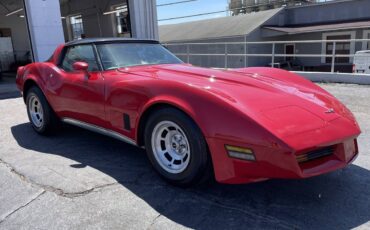 Chevrolet-corvette-1981-red-30