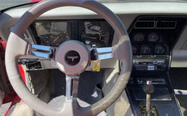 Chevrolet-corvette-1981-red-34