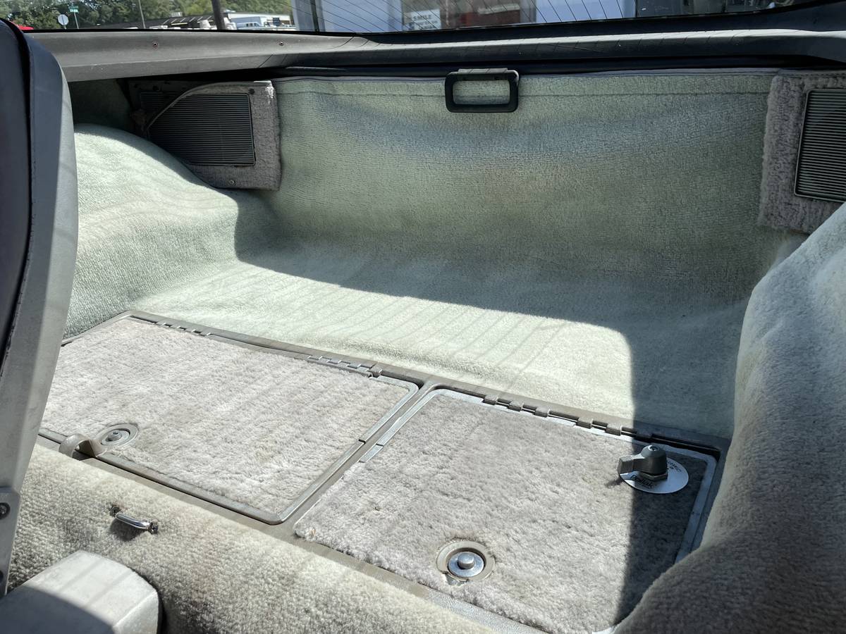 Chevrolet-corvette-1981-red-38