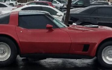 Chevrolet-corvette-1981-red-5