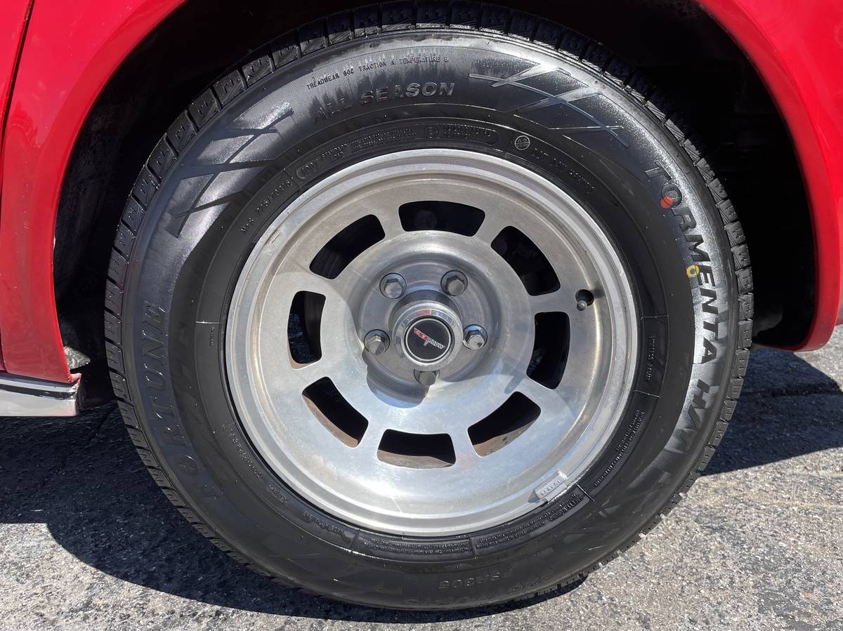 Chevrolet-corvette-1981-red-6