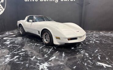 Chevrolet-corvette-1981-white-1