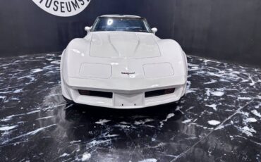 Chevrolet-corvette-1981-white-2