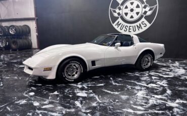 Chevrolet-corvette-1981-white-3