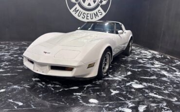 Chevrolet-corvette-1981-white