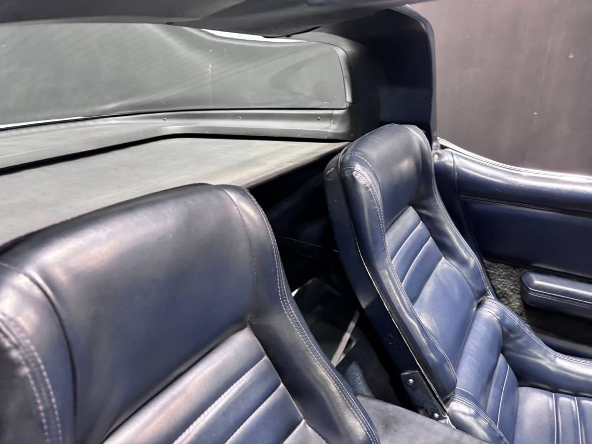 Chevrolet-corvette-1981-white-9