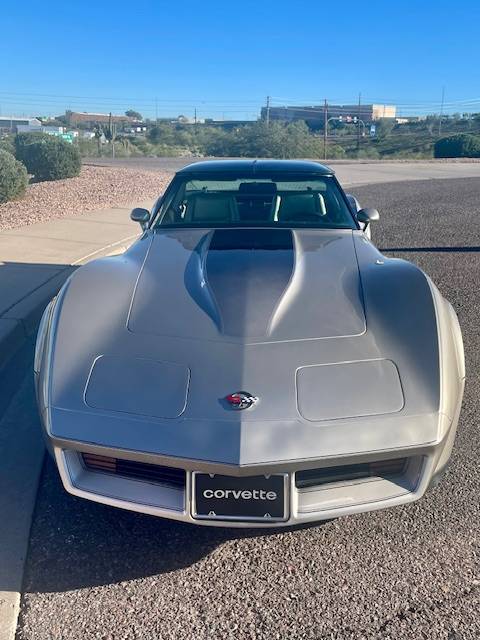 Chevrolet-corvette-1982-custom-2