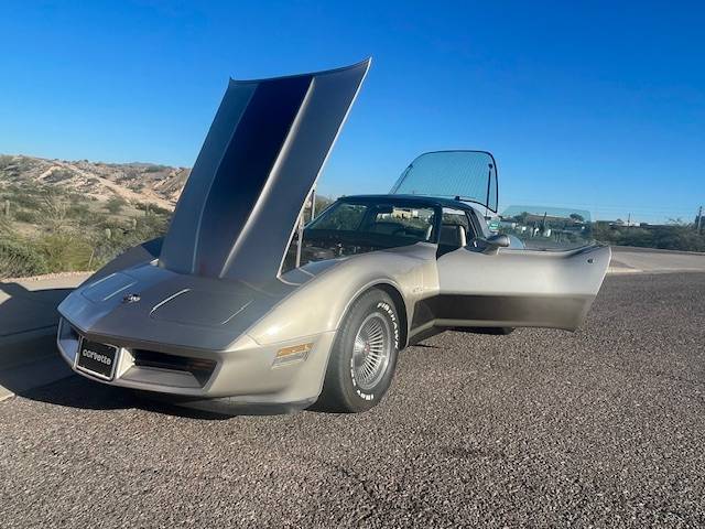 Chevrolet-corvette-1982-custom-3