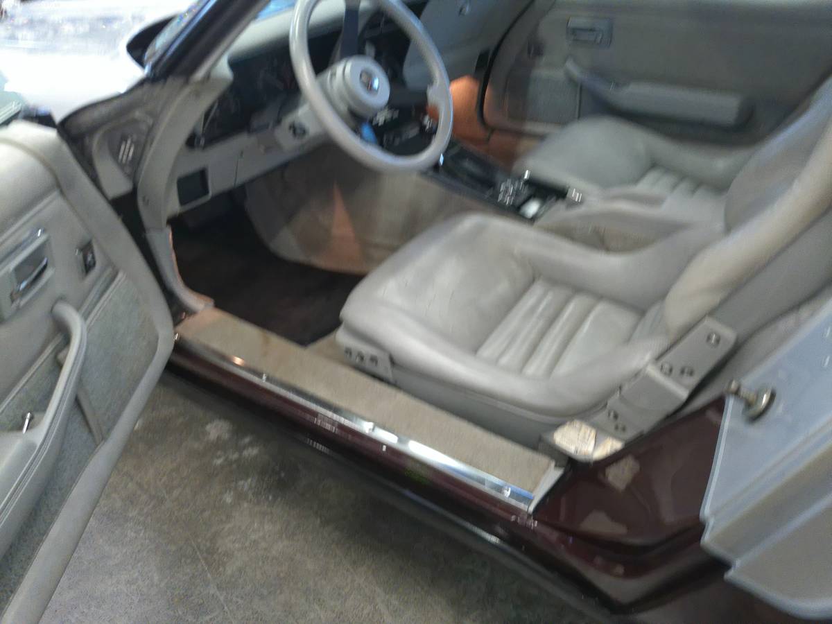 Chevrolet-corvette-1982-silver-3