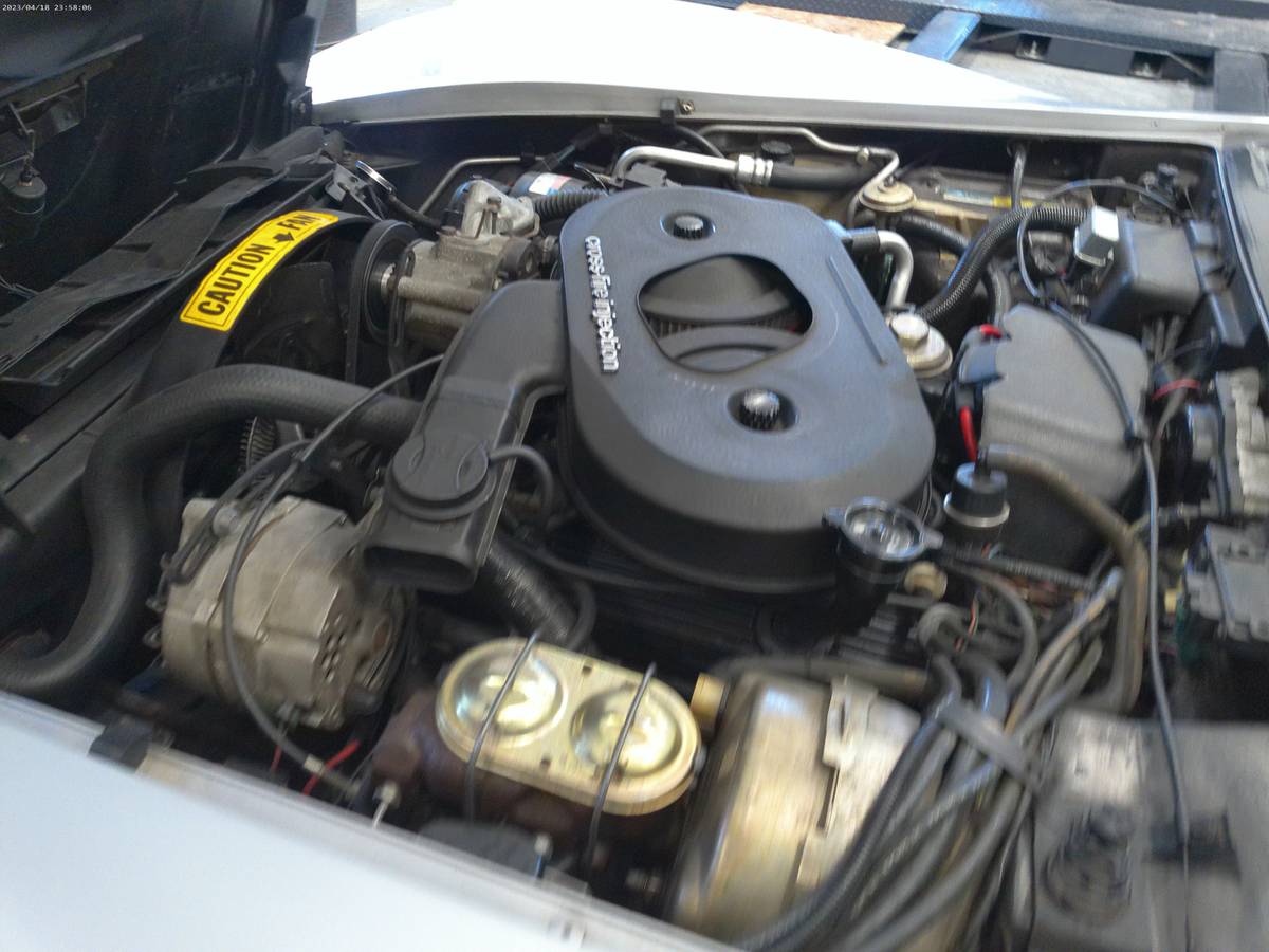 Chevrolet-corvette-1982-silver-7