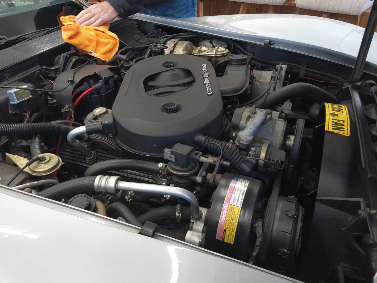 Chevrolet-corvette-1982-silver-8