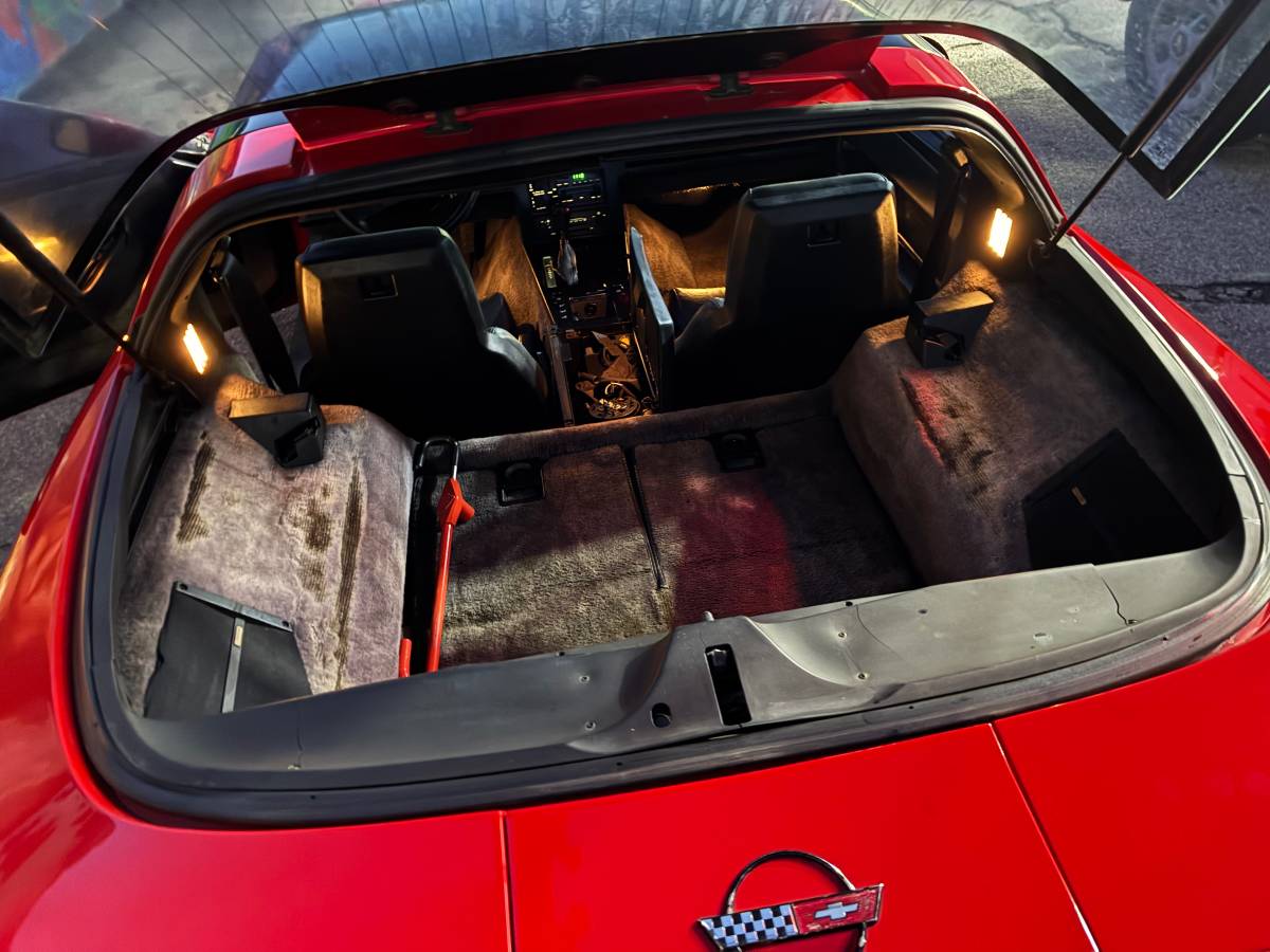 Chevrolet-corvette-1985-11