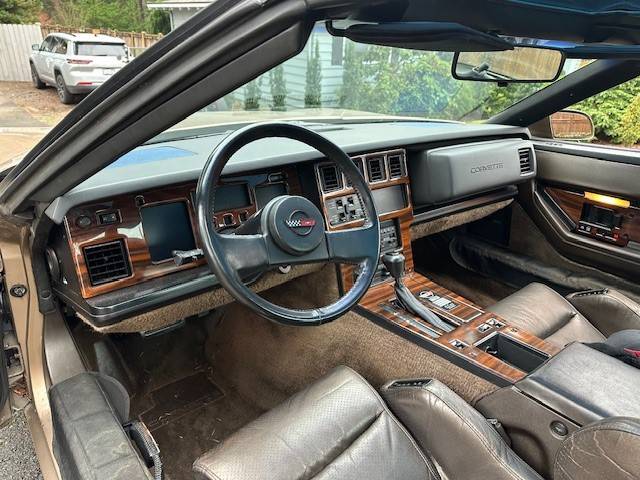 Chevrolet-corvette-1985-2