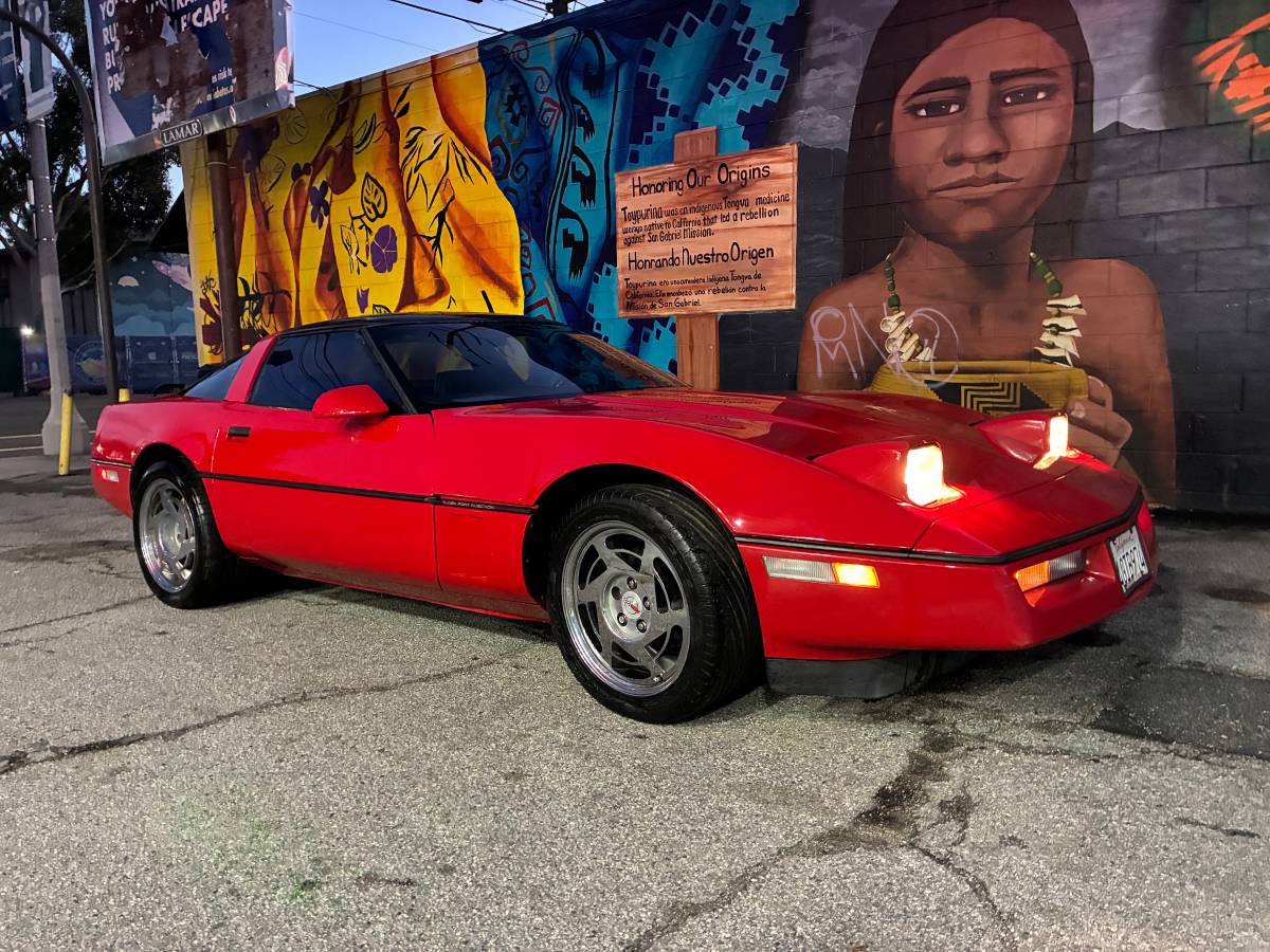 Chevrolet-corvette-1985-2