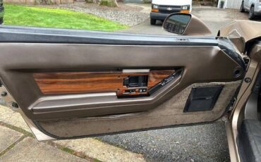 Chevrolet-corvette-1985-3