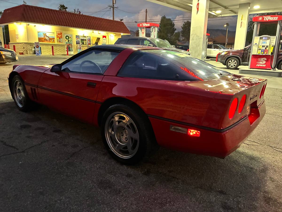 Chevrolet-corvette-1985-3