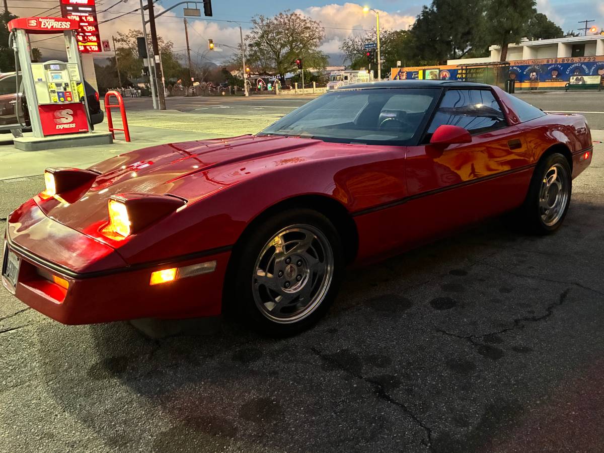 Chevrolet-corvette-1985-4