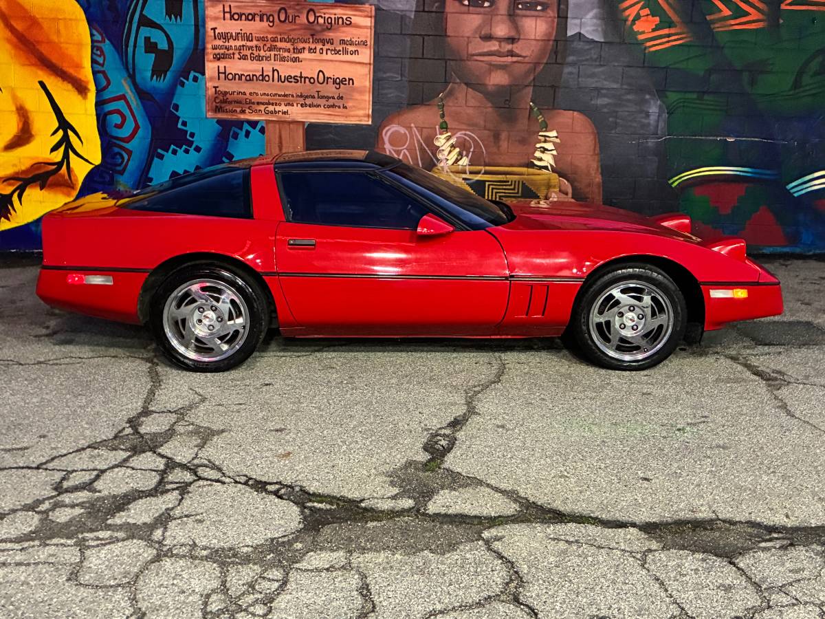Chevrolet-corvette-1985-5