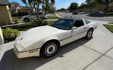 Chevrolet-corvette-1985-white-10