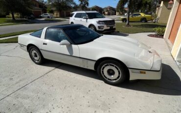 Chevrolet-corvette-1985-white-11